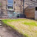 Cheerful Stays - Westend Cottage